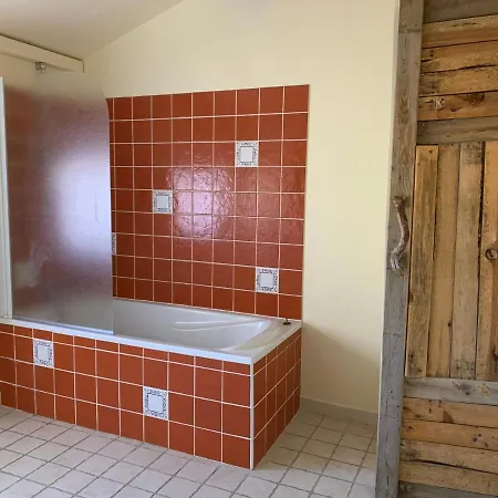 Le Chateau Des Anglades بيت للعطل