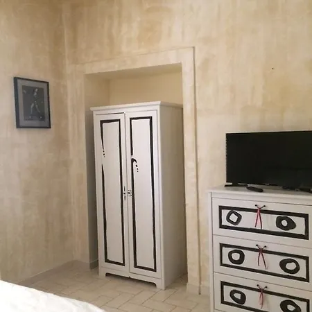 Le Chateau Des Anglades