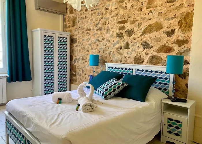 Le Chateau Des Anglades