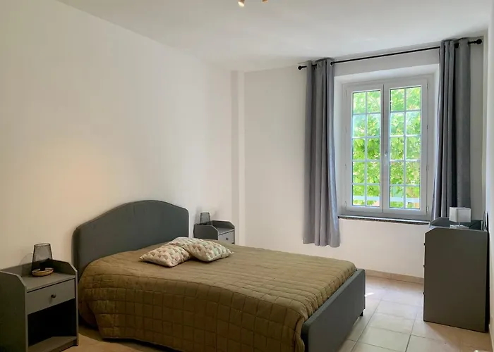 Le Chateau Des Anglades