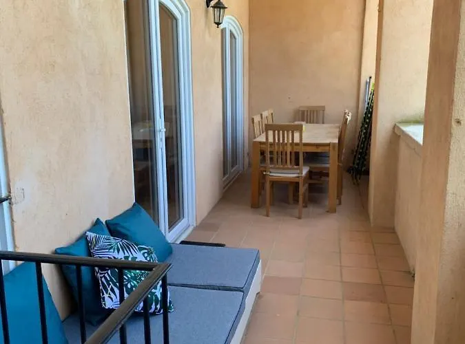 Le Chateau Des Anglades *