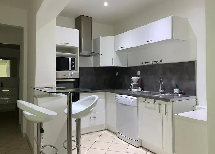 בית נופש Le Chateau Des Anglades הייר