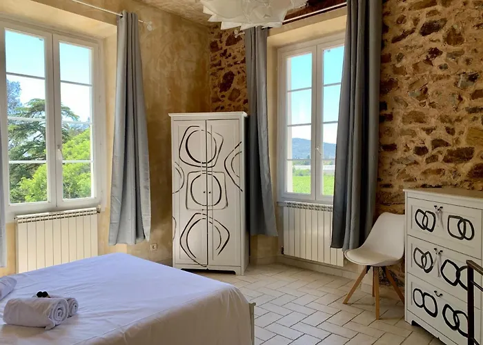 Le Chateau Des Anglades בית נופש