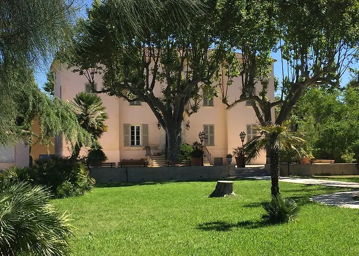 בית נופש Le Chateau Des Anglades הייר