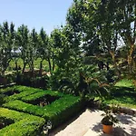 Le Chateau Des Anglades 펜션 히에레