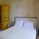Le Chateau Des Anglades 펜션 히에레